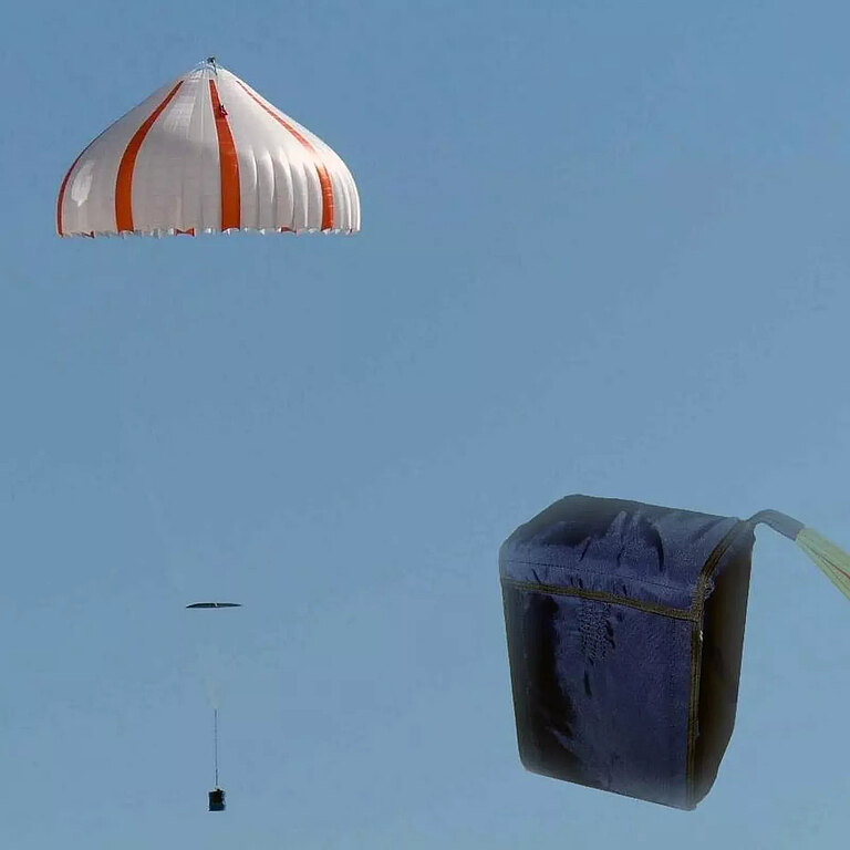 cargo-parachutes.jpg 